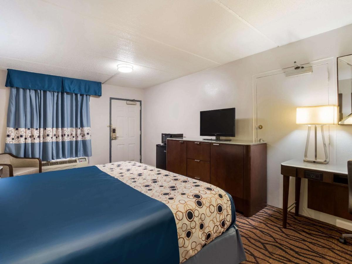 Rodeway Inn Greenwood Exteriör bild